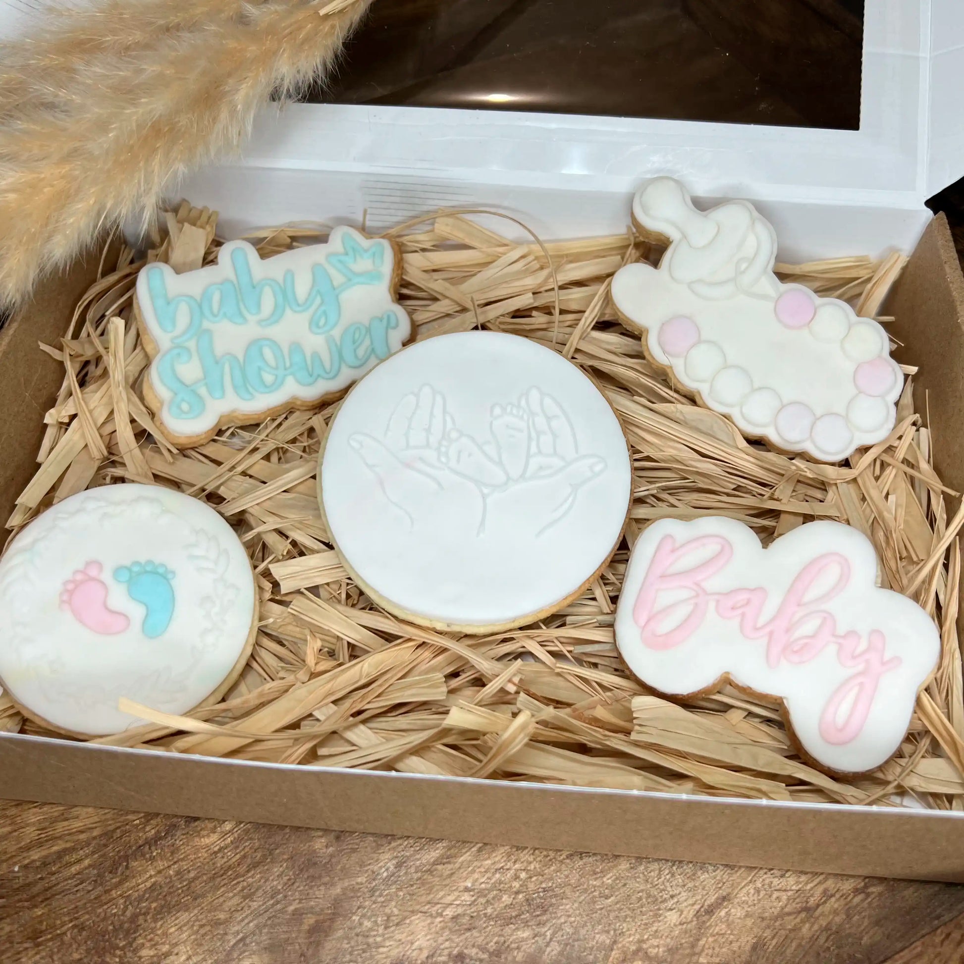Coffret biscuits baby shower : petits pieds, tétine, baby