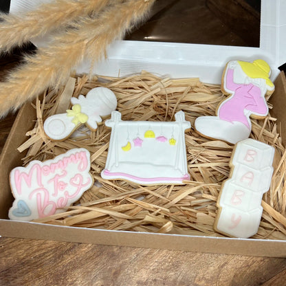 Coffret de biscuits mommy to be : hochet, femme enceinte, tapis d'éveil