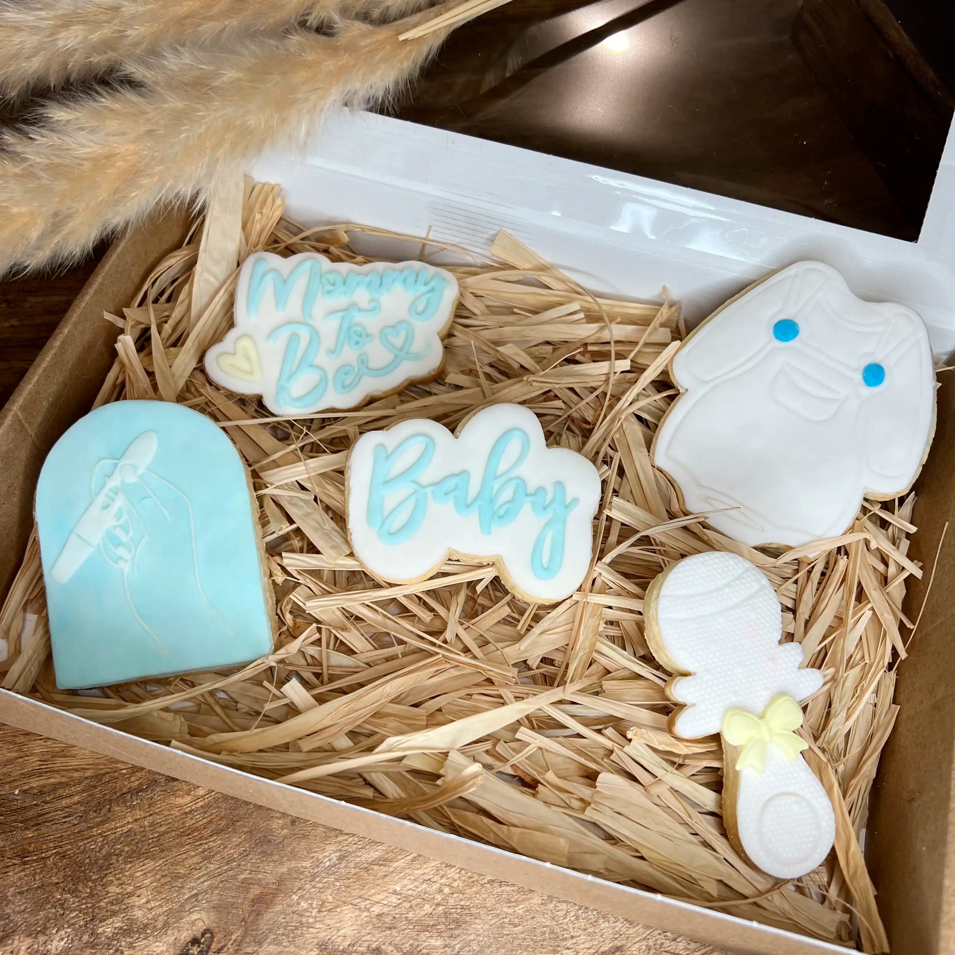 Coffret de biscuits mommy to be : body, hochet, test de grossesse, baby